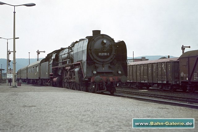 01 2118 um 1973 im Bahnhof Hof 01 2118 um 1973 im Bahnhof Hof - Bahn-Galerie.de