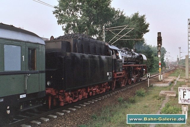 03 1010 am 17.05.2003 in Berlin-Charlottenburg Baureihe 03.10 DR-Reko - Bahn-Galerie.de