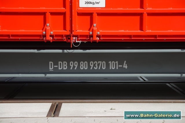 Kranwagen KIROV KRC 910 mit DBAG-Kranzug Kranwagen KIROV KRC 910 mit DBAG-Kranzug - Bahn-Galerie.de