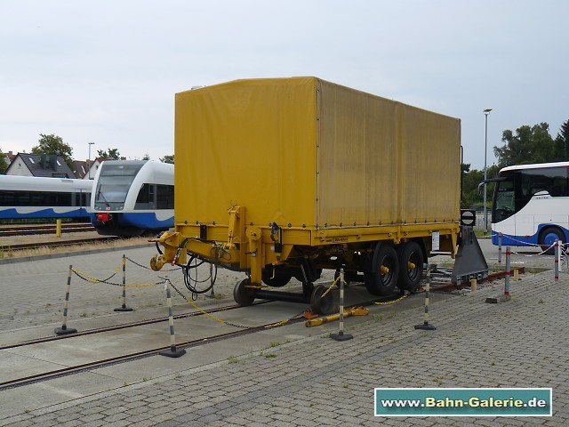 Zweiwegeanhänger der UBB Zweiwegeanhänger der UBB - Bahn-Galerie.de