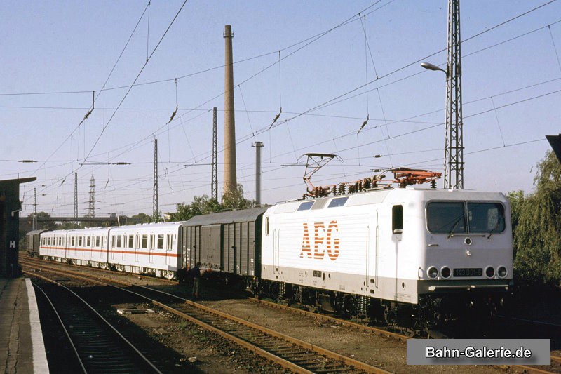 E-Lok 143 001 am 08.07.1992 im Bahnhof Hennigsdorf 