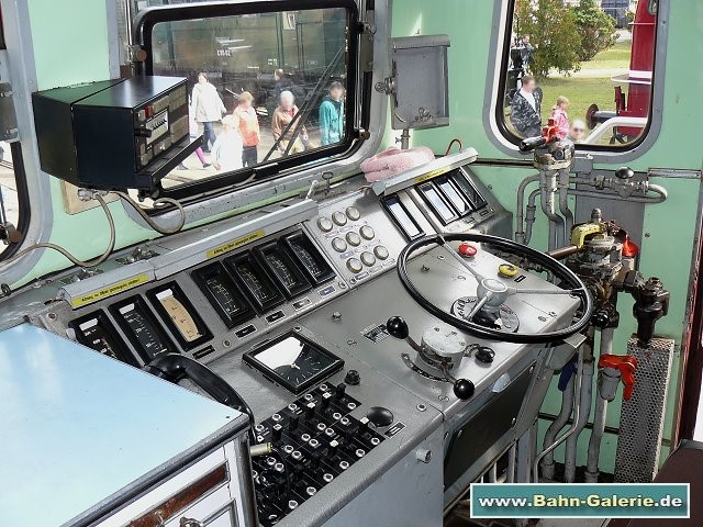 Baureihe 109 - ex DR-Baureihe 211 / E11 - Holzroller - Bahn-Galerie.de Baureihe 109 - ex DR-Baureihe 211 / E11 - Holzroller - Bahn-Galerie.de