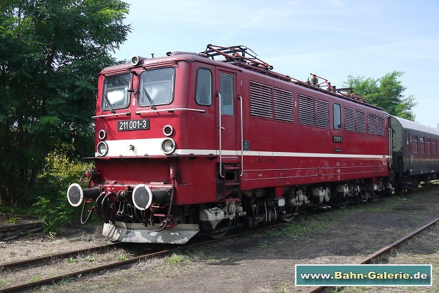 Baureihe 109 - ex DR-Baureihe 211 / E11 - Holzroller - Bahn-Galerie.de Baureihe 109 - ex DR-Baureihe 211 / E11 - Holzroller - Bahn-Galerie.de