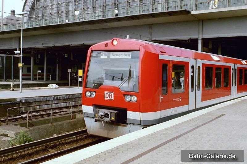 474 596 am 31.07.2003 in Hamburg-Hauptbahnhof - Foto: Olaf Hoell